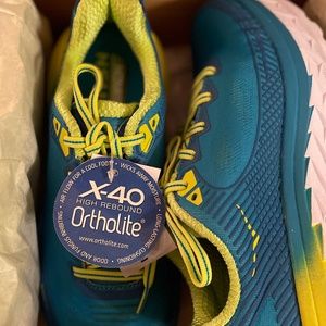 Woman’s Walking Sneakers